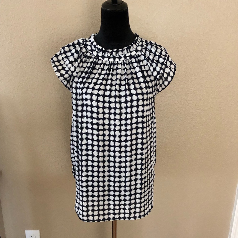 Navy and White daisy print sleeveless blouse